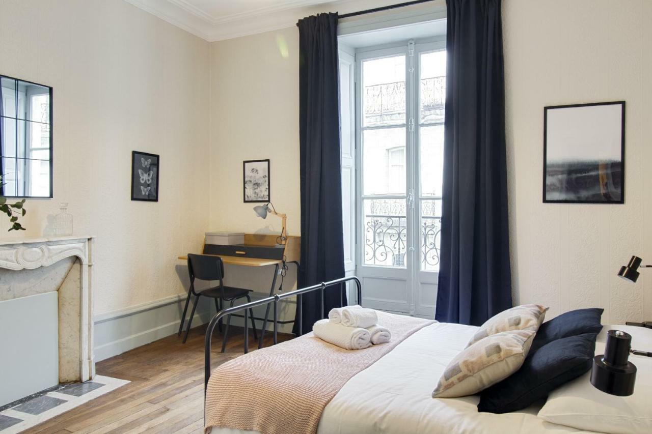 Sous Le Cedre - Au Coeur De Nantes Apartment Luaran gambar