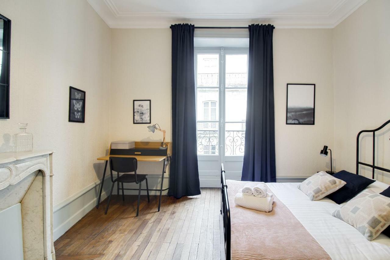 Sous Le Cedre - Au Coeur De Nantes Apartment Luaran gambar